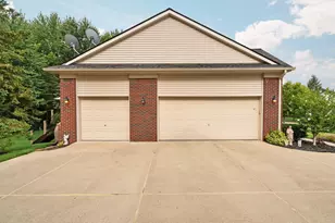 1338 Coach House Ln, South Lyon, MI 48178 - Photo 46