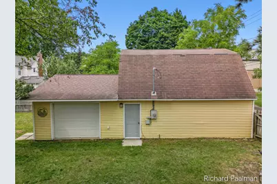220 W Pere Marquette Street, Big Rapids, MI 49307 - Photo 30