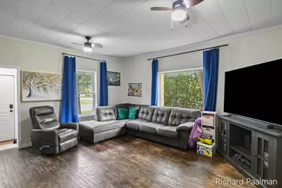 220 W Pere Marquette Street, Big Rapids, MI 49307 - Photo 4
