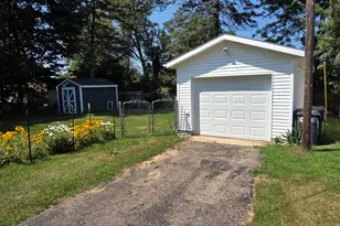 111 Cedar St, Paw Paw, MI 49079 - Photo 4