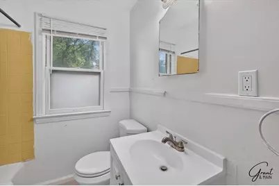 22107 15 Mile Road, Clinton Twp, MI 48035 - Photo 10