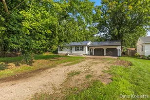 1769 Perry St, Holland, MI 49424 - Photo 2