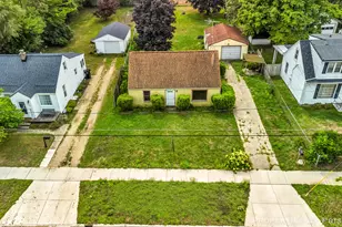 348 Ridgewood St SE, Grand Rapids, MI 49548 - Photo 1