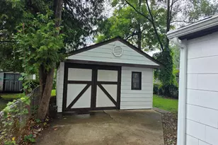 27041 Brettonwoods St, Madison Heights, MI 48071 - Photo 4
