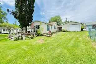 2375 Tamarack St, Lake Odessa, MI 48849 - Photo 2
