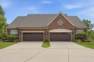 40466 Juniper Ct, Clinton Twp, MI 48036 - Photo 2