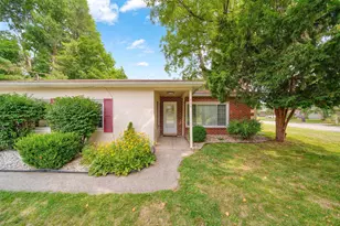 404 Heyser St, Jackson, MI 49203 - Photo 2