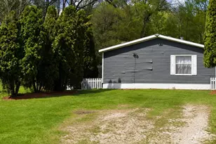 421 Fulton St, Buchanan, MI 49107 - Photo 2