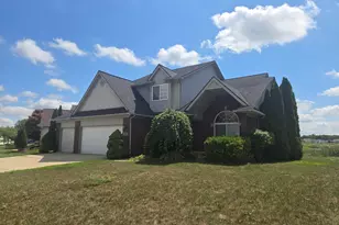 33445 Bay Hill Dr, Romulus, MI 48174 - Photo 2