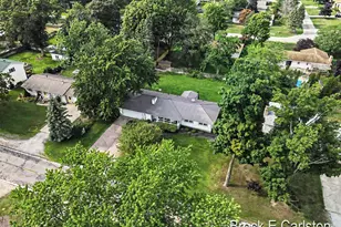 1576 Hendrick Rd, Norton Shores, MI 49441 - Photo 38