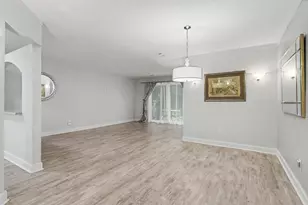 6600 Ridgefield Cir, West Bloomfield, MI 48322 - Photo 8