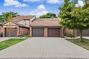6600 Ridgefield Cir, West Bloomfield, MI 48322 - Photo 4