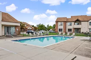 6600 Ridgefield Cir, West Bloomfield, MI 48322 - Photo 36