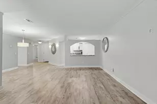 6600 Ridgefield Cir, West Bloomfield, MI 48322 - Photo 14