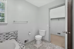 5677 Cartago Dr, Lansing, MI 48911 - Photo 18