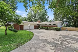 3206 W Valley View Dr, Saint Joseph, MI 49085 - Photo 2