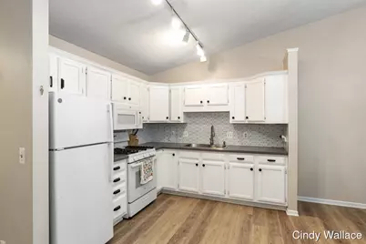 161 Laurelwood Court SW #98, Grand Rapids, MI 49548 - Photo 10