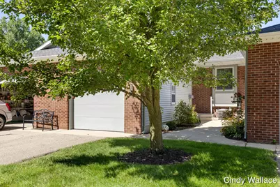 161 Laurelwood Court SW #98, Grand Rapids, MI 49548 - Photo 2