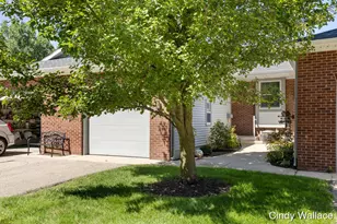 161 Laurelwood Ct SW, Grand Rapids, MI 49548 - Photo 2