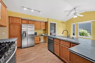 47186 Scarlet Dr S, Novi, MI 48374 - Photo 6