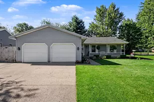 2162 Pinewood St, Jenison, MI 49428 - Photo 2