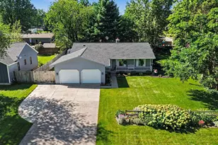2162 Pinewood St, Jenison, MI 49428 - Photo 38
