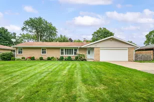 2987 E Windsor Dr, Saint Joseph, MI 49085 - Photo 1