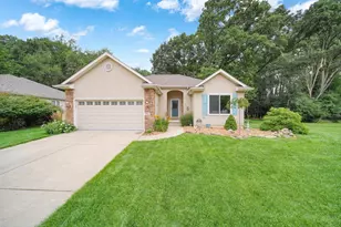 906 Essex Park Dr, Jackson, MI 49203 - Photo 1