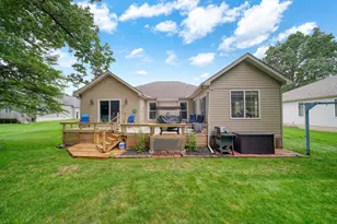 906 Essex Park Dr, Jackson, MI 49203 - Photo 42