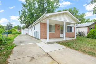 6770 Marvin St, Taylor, MI 48180 - Photo 2