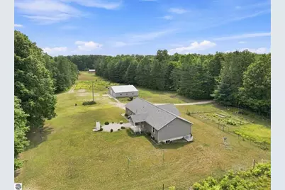 275 S 35 Road, Cadillac, MI 49601 - Photo 30