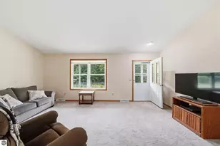 275 S 35 Rd, Cadillac, MI 49601 - Photo 14
