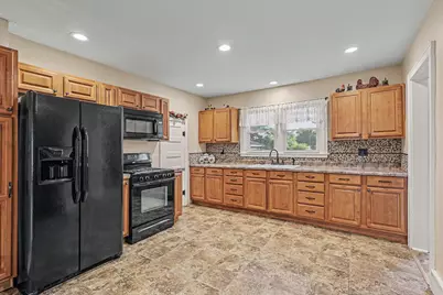 1130 Ireland Avenue, Muskegon, MI 49441 - Photo 2