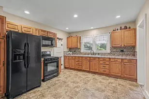 1130 Ireland Ave, Muskegon, MI 49441 - Photo 2