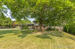 2184 Woodcliff Ave SE, Grand Rapids, MI 49546 - Photo 2