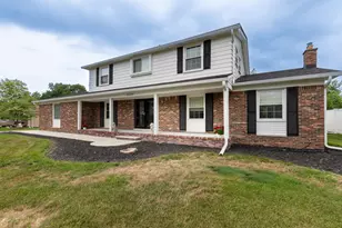 25569 Kilreigh Dr, Farmington Hills, MI 48336 - Photo 2