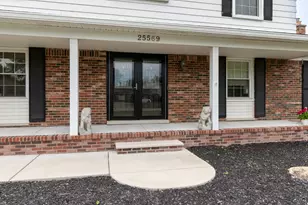 25569 Kilreigh Dr, Farmington Hills, MI 48336 - Photo 4