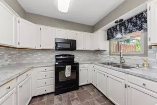 908 Moore Dr, Chelsea, MI 48118 - Photo 18