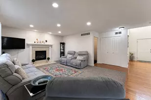 26626 Lake Pointe Dr, Taylor, MI 48180 - Photo 22