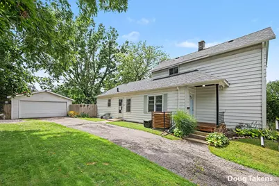 12 Travis Street NE, Grand Rapids, MI 49505 - Photo 2