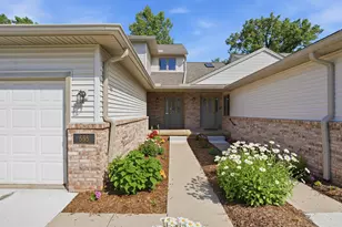 555 Sycamore Cir, Saline, MI 48176 - Photo 2