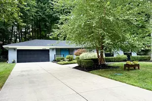 46250 Bloomcrest Dr, Northville, MI 48167 - Photo 2