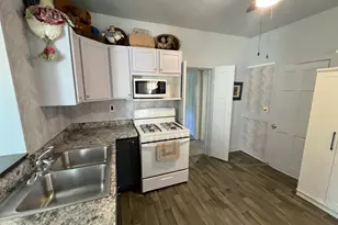 803 E West St, Sturgis, MI 49091 - Photo 8