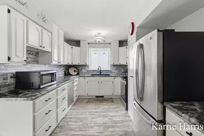917 E Evergreen Street, Greenville, MI 48838 - Photo 12