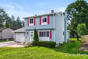 917 E Evergreen St, Greenville, MI 48838 - Photo 2