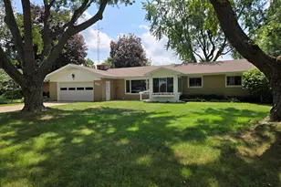 1970 S Valleyview Dr, Saint Joseph, MI 49085 - Photo 1