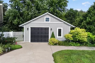 2827 Florence Dr SW, Wyoming, MI 49418 - Photo 4