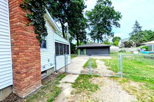 3918 Mapleleaf Rd, Waterford, MI 48328 - Photo 40
