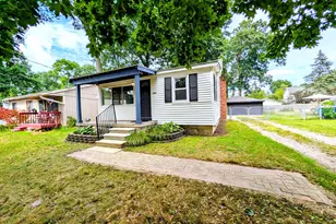 3918 Mapleleaf Rd, Waterford, MI 48328 - Photo 2