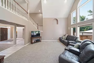 1245 Berkshire Ct, Adrian, MI 49221 - Photo 8